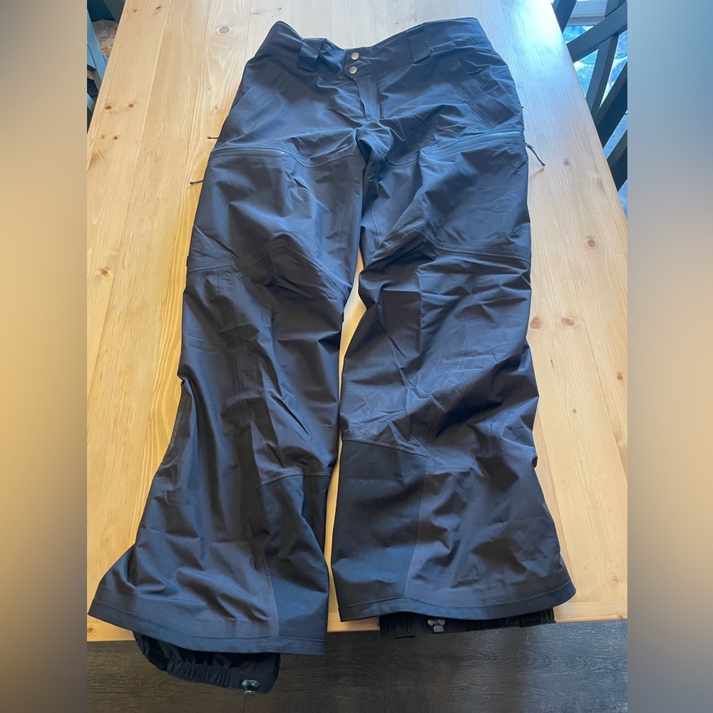 New men’s Patagonia powder town snow pants